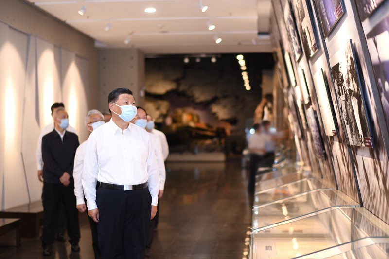 2022年8月16日至17日，中共中央總書記、國家主席、中央軍委主席習(xí)近平在遼寧考察。這是16日下午，習(xí)近平在錦州市考察遼沈戰(zhàn)役紀念館。 新華社記者 燕雁 攝