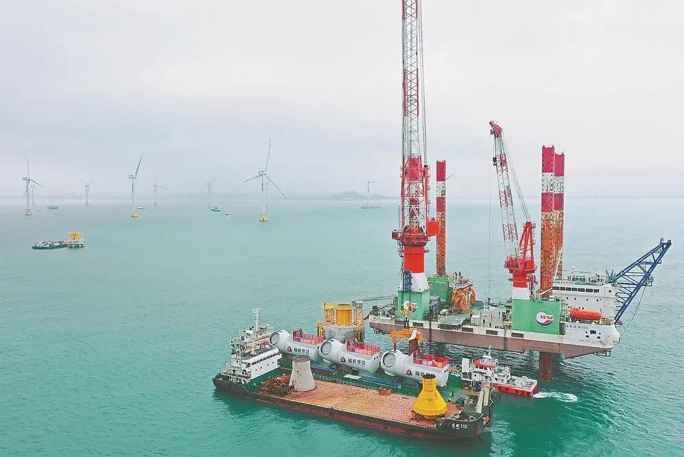 福能集團(tuán)曾是“一煤獨(dú)大”的老國企，近年來積極轉(zhuǎn)型，布局新能源、新材料、醫(yī)療健康等領(lǐng)域。圖為福能集團(tuán)三川海上風(fēng)電項目。（資料圖片）