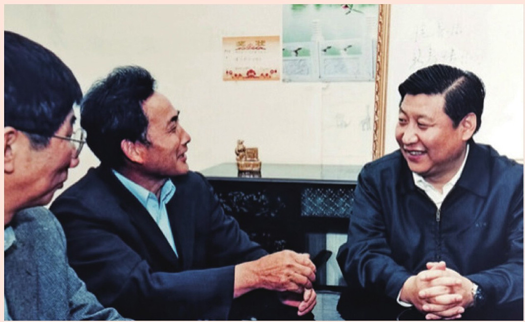 2003年4月24日，時(shí)任浙江省委書記習(xí)近平在浙江下姜村調(diào)研。